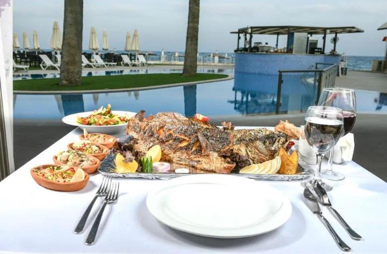 Mimoza Beachfront Hotel & Restaurant ฟามากุสต้า ภายนอก รูปภาพ