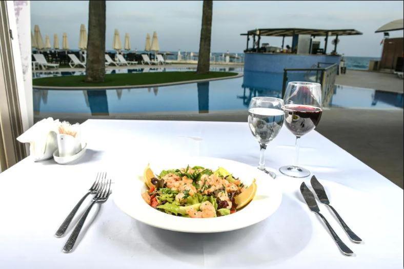Mimoza Beachfront Hotel & Restaurant ฟามากุสต้า ภายนอก รูปภาพ