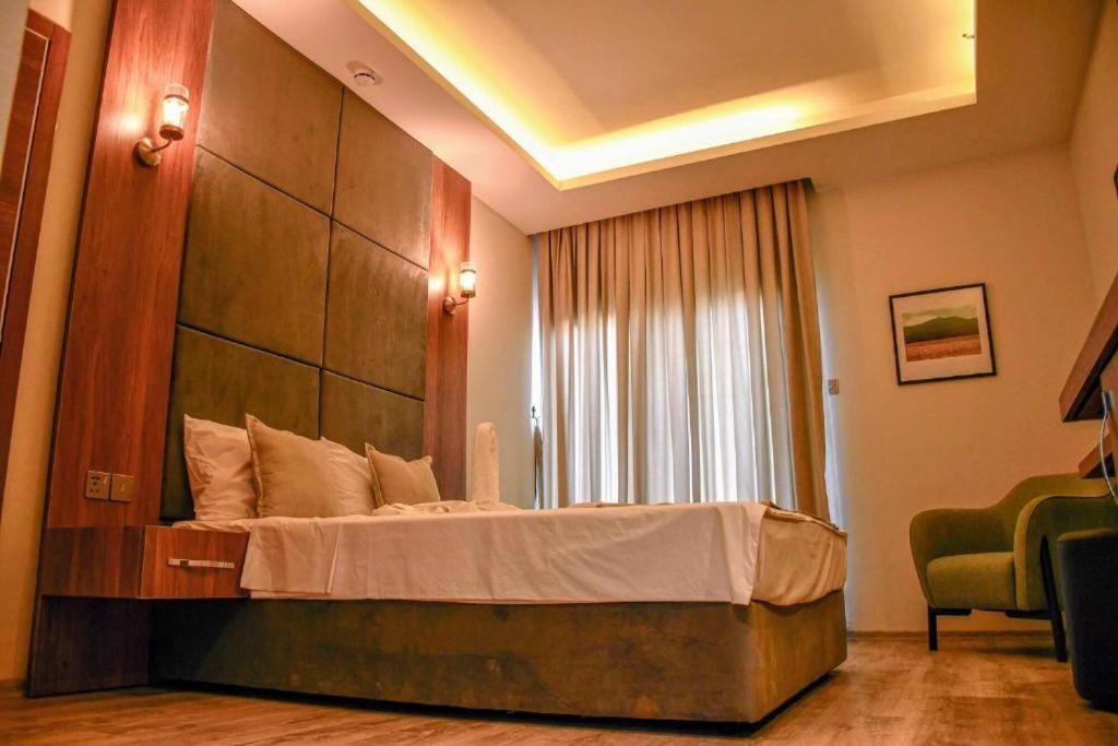 Mimoza Beachfront Hotel & Restaurant ฟามากุสต้า ภายนอก รูปภาพ