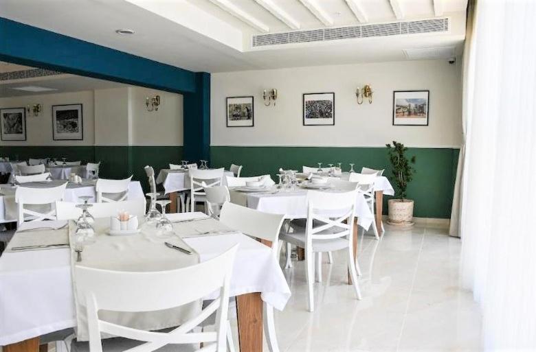 Mimoza Beachfront Hotel & Restaurant ฟามากุสต้า ภายนอก รูปภาพ