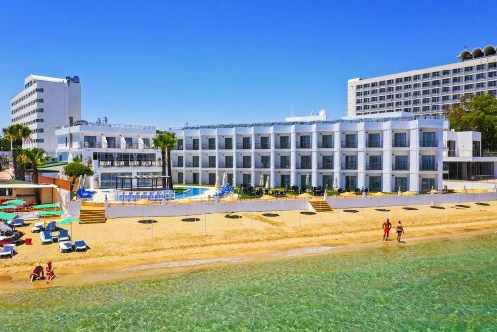 Mimoza Beachfront Hotel & Restaurant ฟามากุสต้า ภายนอก รูปภาพ
