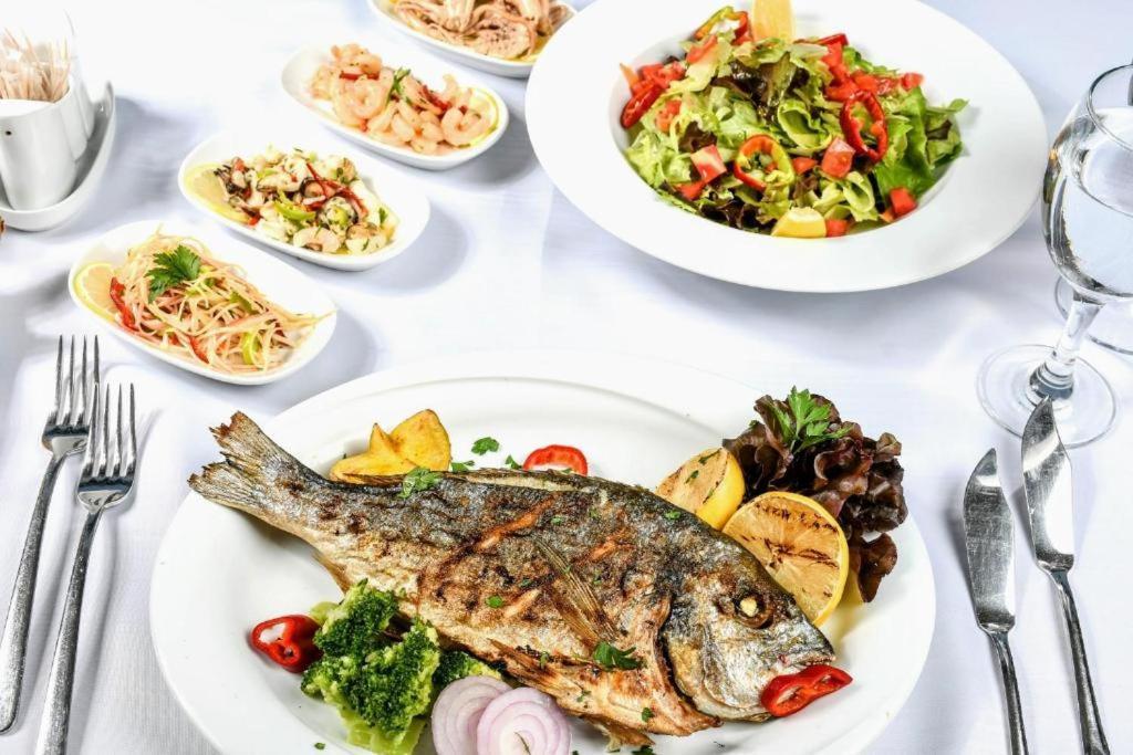 Mimoza Beachfront Hotel & Restaurant ฟามากุสต้า ภายนอก รูปภาพ