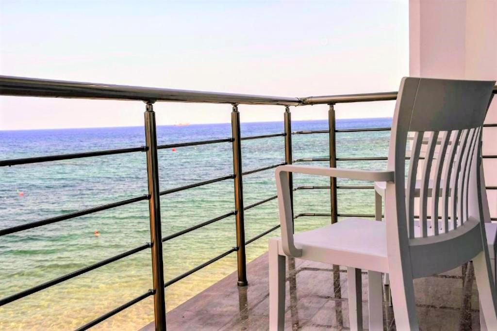 Mimoza Beachfront Hotel & Restaurant ฟามากุสต้า ภายนอก รูปภาพ