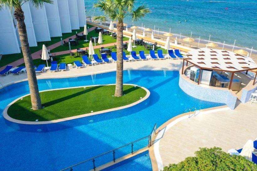 Mimoza Beachfront Hotel & Restaurant ฟามากุสต้า ภายนอก รูปภาพ