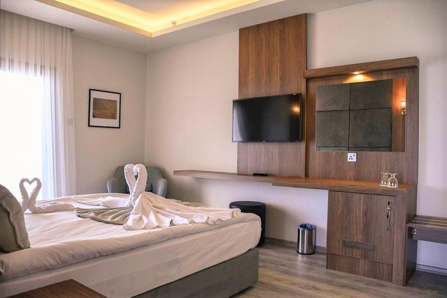 Mimoza Beachfront Hotel & Restaurant ฟามากุสต้า ภายนอก รูปภาพ