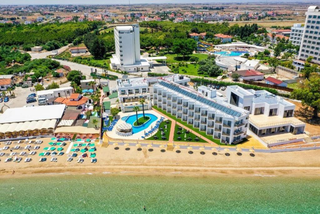 Mimoza Beachfront Hotel & Restaurant ฟามากุสต้า ภายนอก รูปภาพ